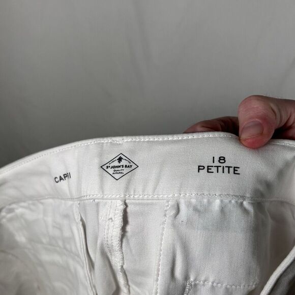 New St John's Bay Capri Womens 18P Petite White Mid Rise Button Zip Cotton Blend - Picture 8 of 9